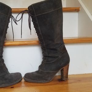 Frye Villagers, Lace-up Boots in Brown Suede